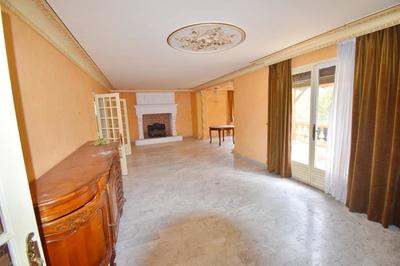 Maison - 230 m² - 5 pièces