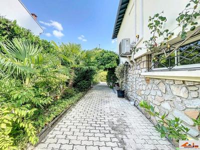 Maison - 168 m² - 7 pièces