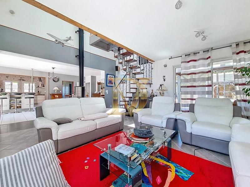 Propriété - 227 m² - 10 pièces