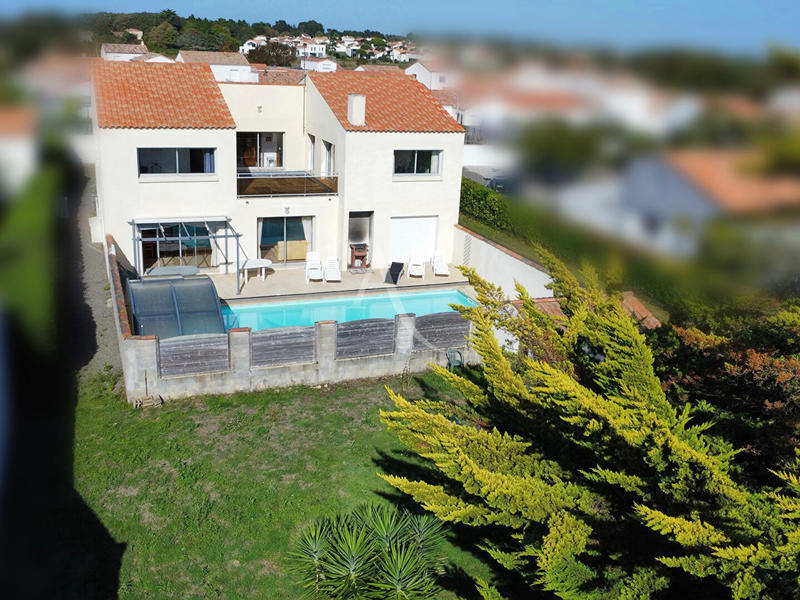 Maison - 204 m² - 9 pièces