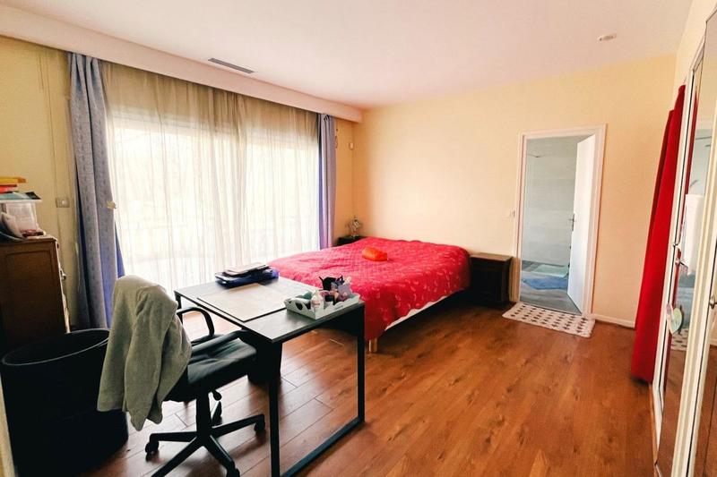 Maison - 210 m² - 6 pièces