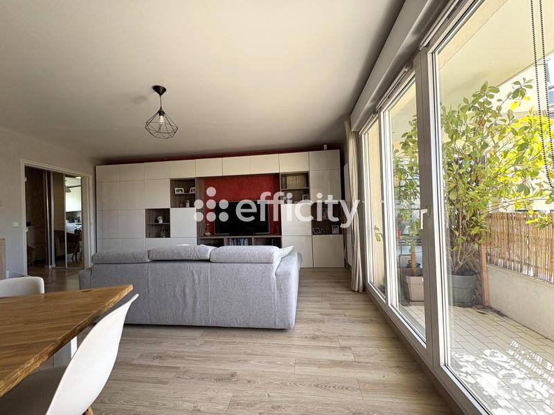 Appartement - 93 m² - 4 pièces