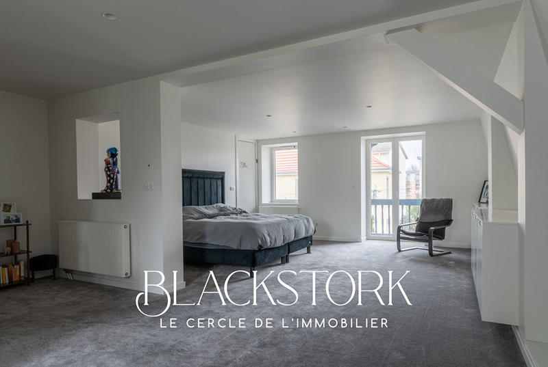 Villa - 243 m² - 7 pièces