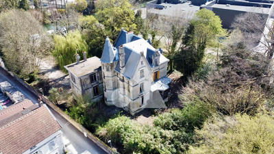 Demeure - 264 m² - 12 pièces