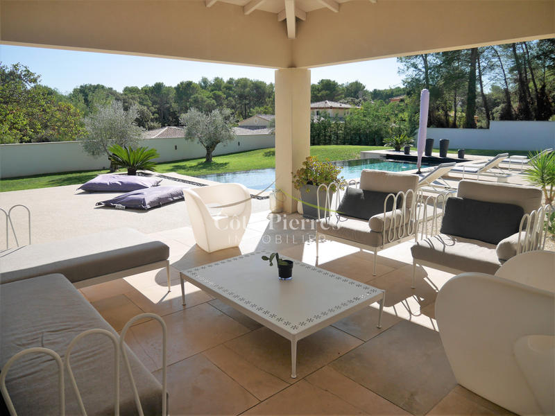 Villa - 230 m² - 6 pièces