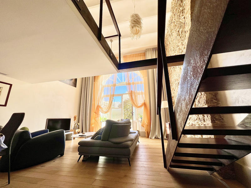 Loft - 83 m² - 3 pièces