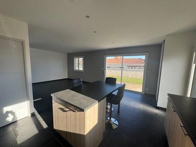 Maison - 93 m² - 4 pièces