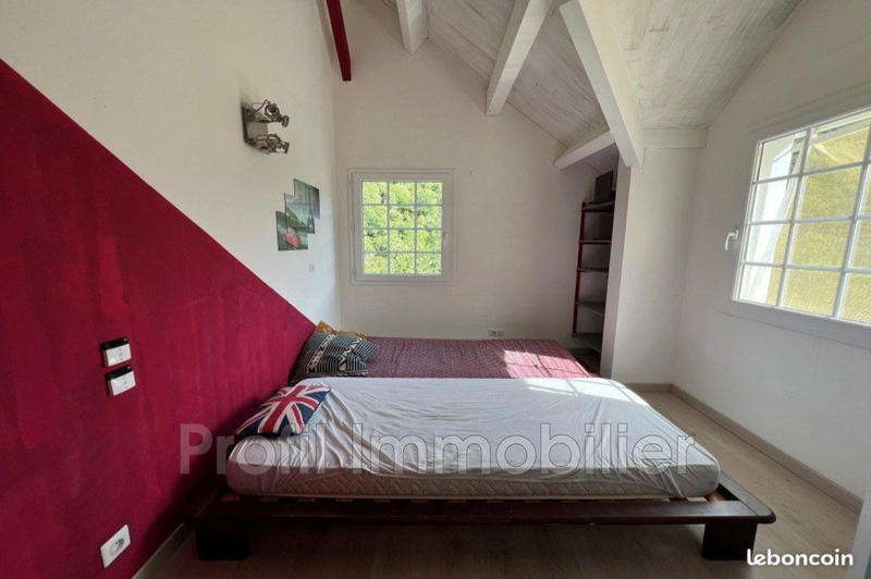 Maison - 235 m² - 8 pièces