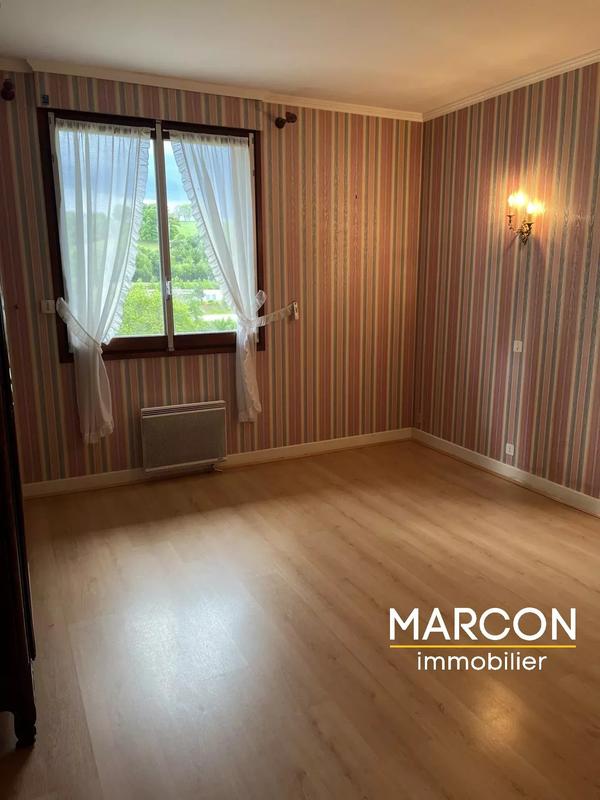 Maison - 225 m² - 7 pièces