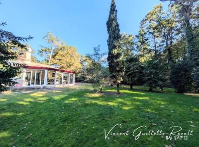 Maison - 195 m² - 6 pièces