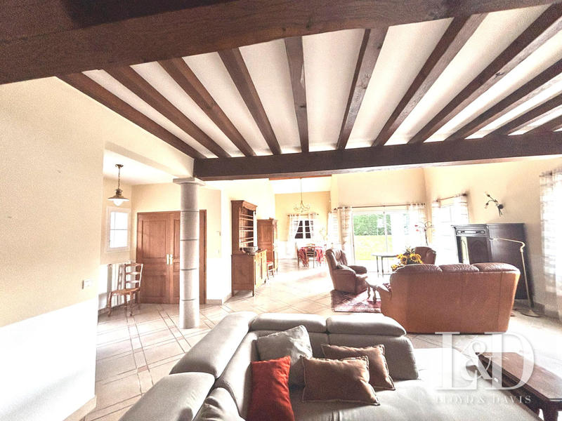 Maison - 220 m² - 8 pièces