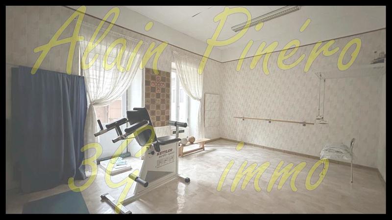 Local commercial - 127 m² - 6 pièces