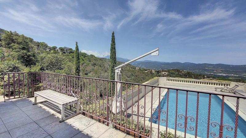 Maison - 210 m² - 7 pièces