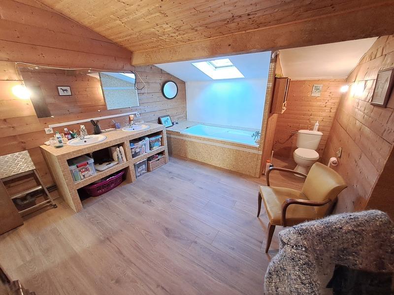 Maison - 227 m² - 7 pièces