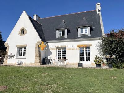Maison - 161 m² - 8 pièces