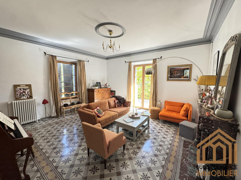 Maison - 245 m² - 12 pièces