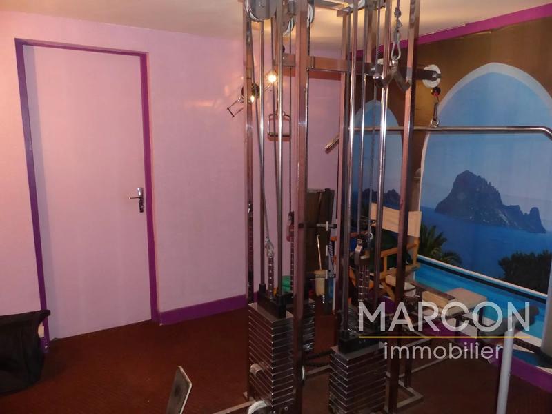 Maison - 208 m² - 7 pièces