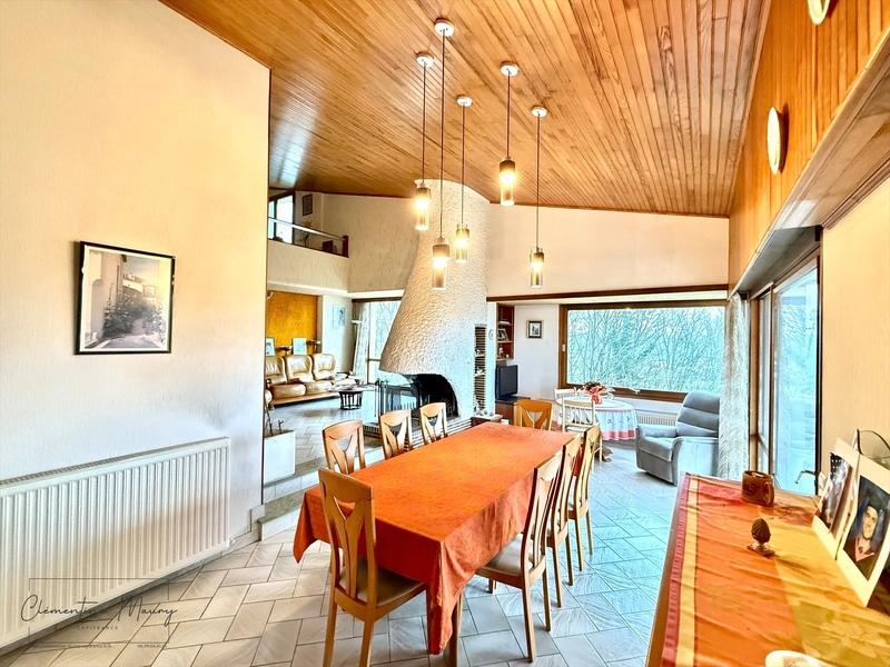 Maison - 200 m² - 7 pièces