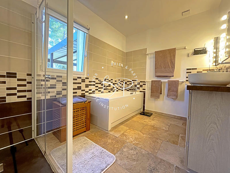 Maison - 185 m² - 6 pièces