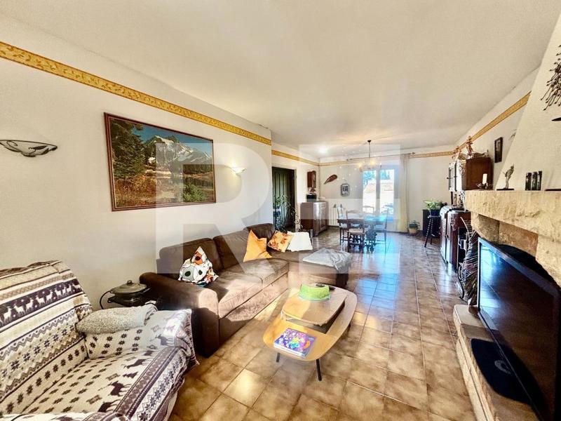 Villa - 208 m² - 8 pièces
