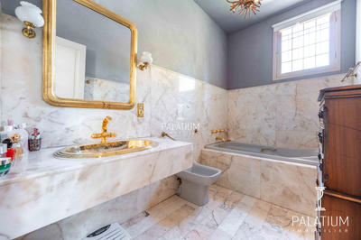 Maison - 255 m² - 7 pièces