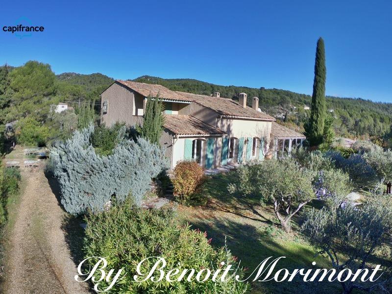 Maison - 234 m² - 5 pièces