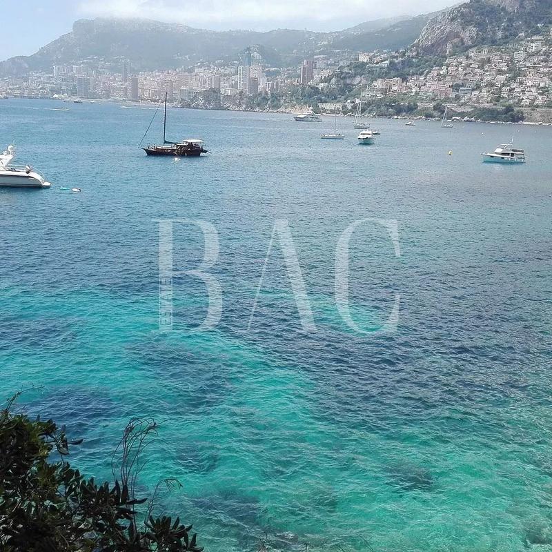 Villa - 1 000 m² - 10 pièces