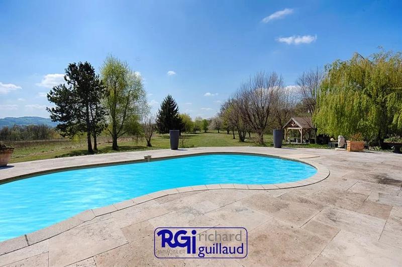 Maison - 138 m² - 5 pièces