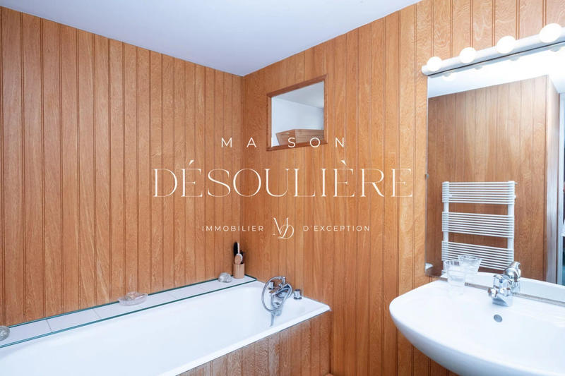 Maison - 300 m² - 7 pièces