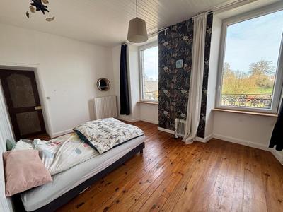 Maison - 250 m² - 9 pièces