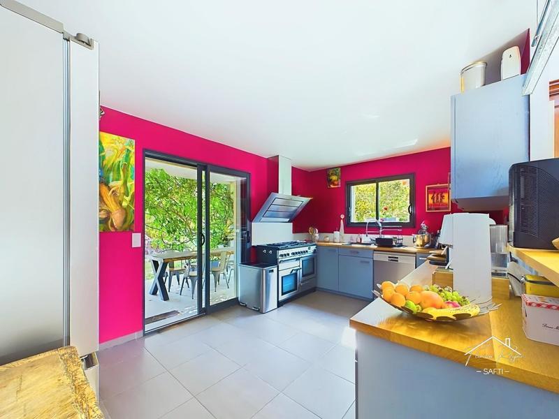 Maison - 224 m² - 8 pièces