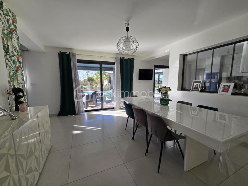 Villa - 225 m² - 10 pièces