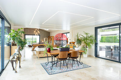 Maison - 290 m² - 6 pièces