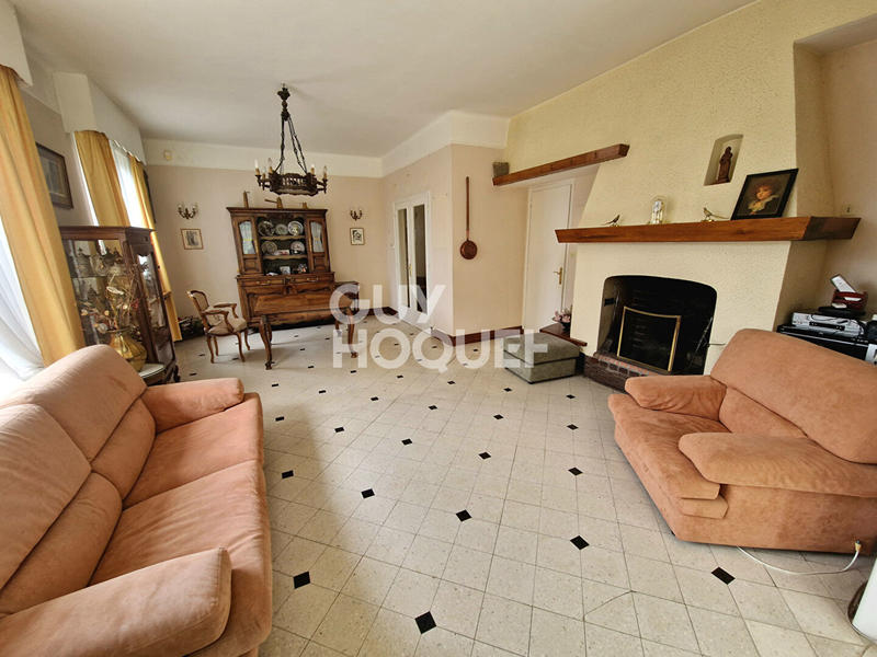 Maison - 230 m² - 10 pièces