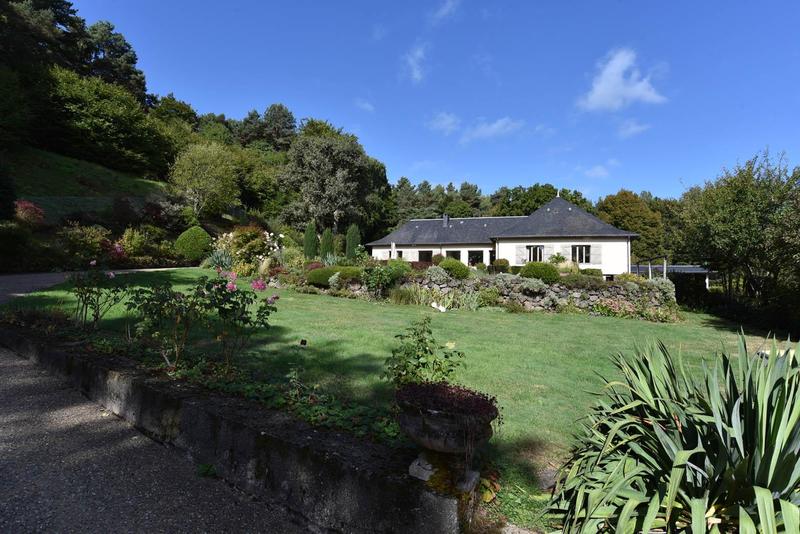 Maison - 241 m² - 9 pièces