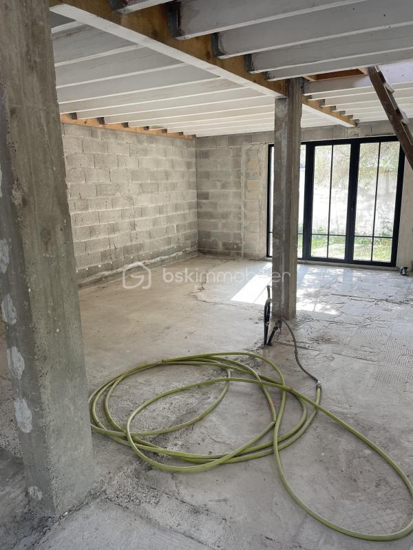 Maison - 220 m² - 5 pièces