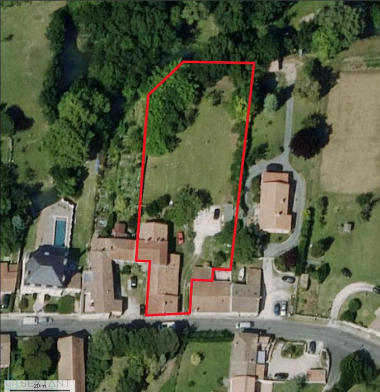 Maison - 265 m² - 9 pièces