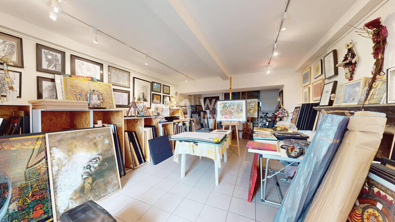 Maison - 332 m² - 9 pièces