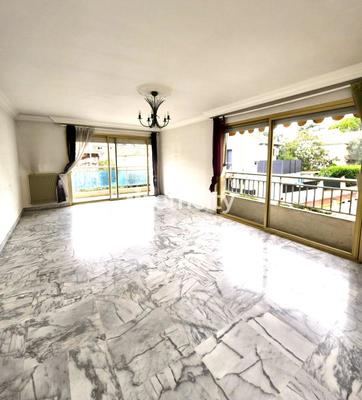 Appartement ancien - 81 m² - 3 pièces