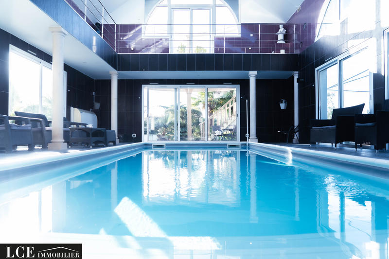 Villa - 570 m² - 10 pièces