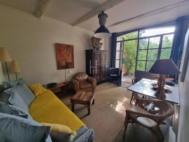 Propriété - 275 m² - 9 pièces