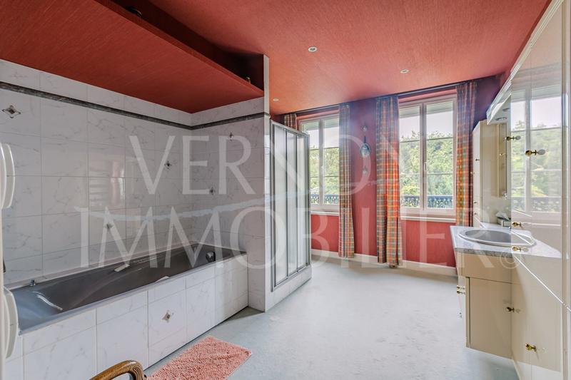 Maison ancienne - 202 m² - 8 pièces