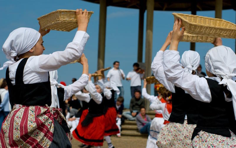 Dantzari ttki : danses basques