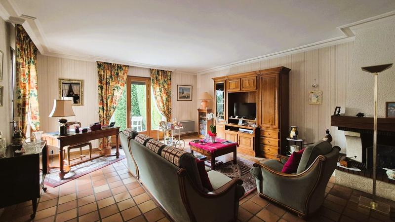 Maison traditionnelle - 178 m² - 7 pièces