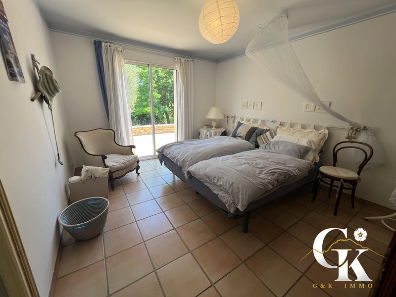 Maison - 250 m² - 7 pièces