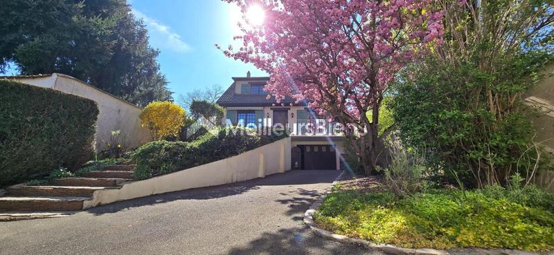 Propriété - 250 m² - 6 pièces