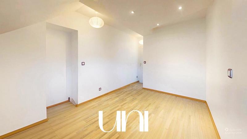 Maison - 226 m² - 7 pièces