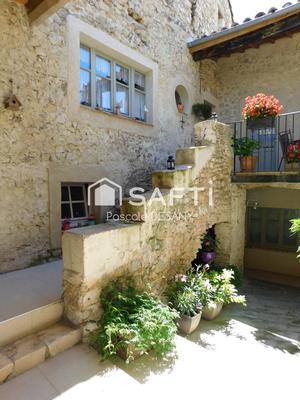 Maison - 245 m² - 12 pièces