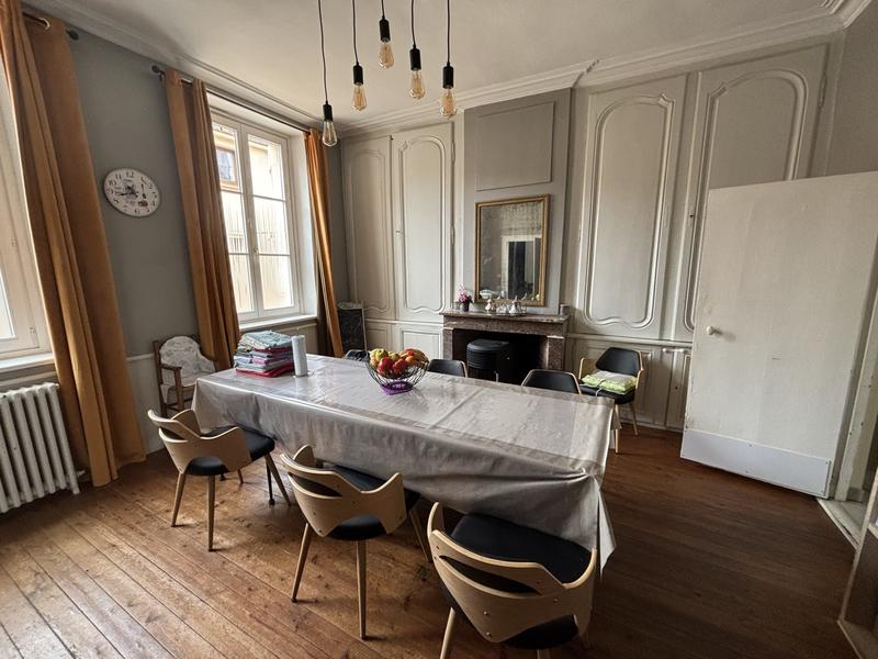 Maison - 205 m² - 9 pièces