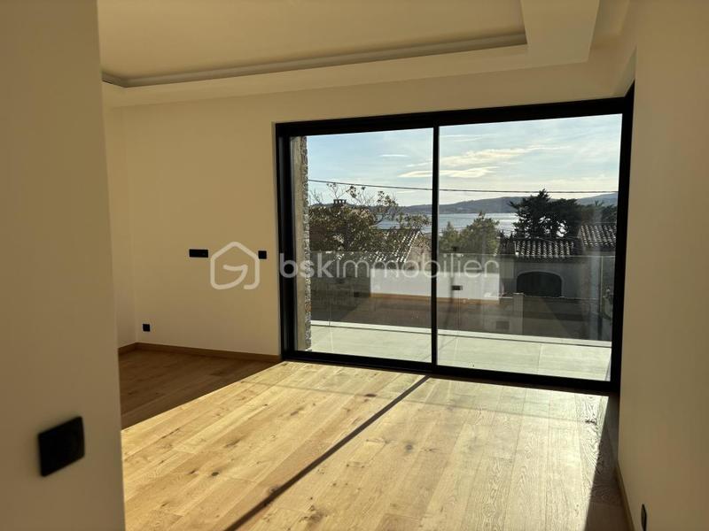 Maison - 262 m² - 5 pièces